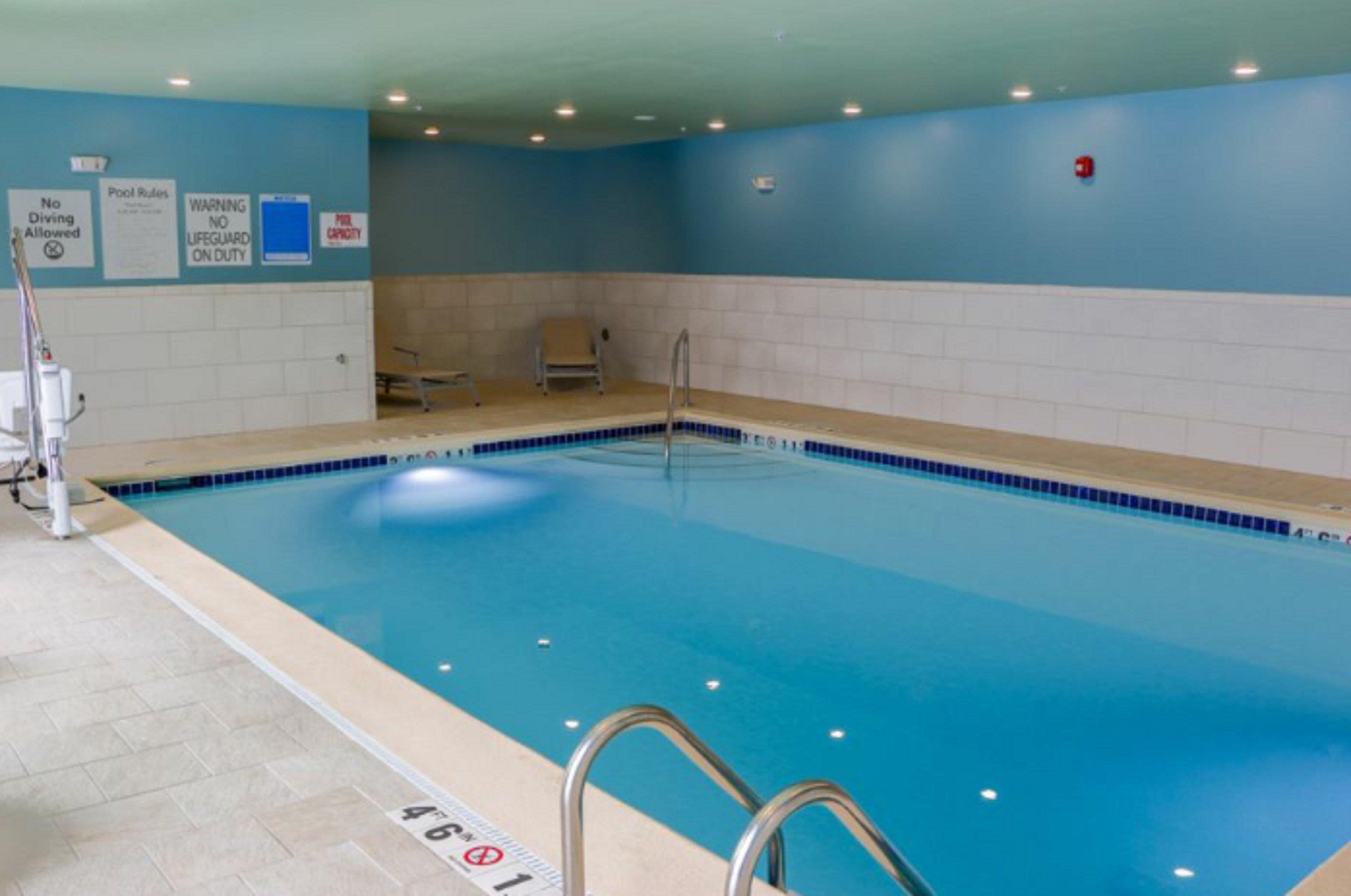 Holiday Inn Express & Suites - Detroit North - Roseville By Ihg Ngoại thất bức ảnh