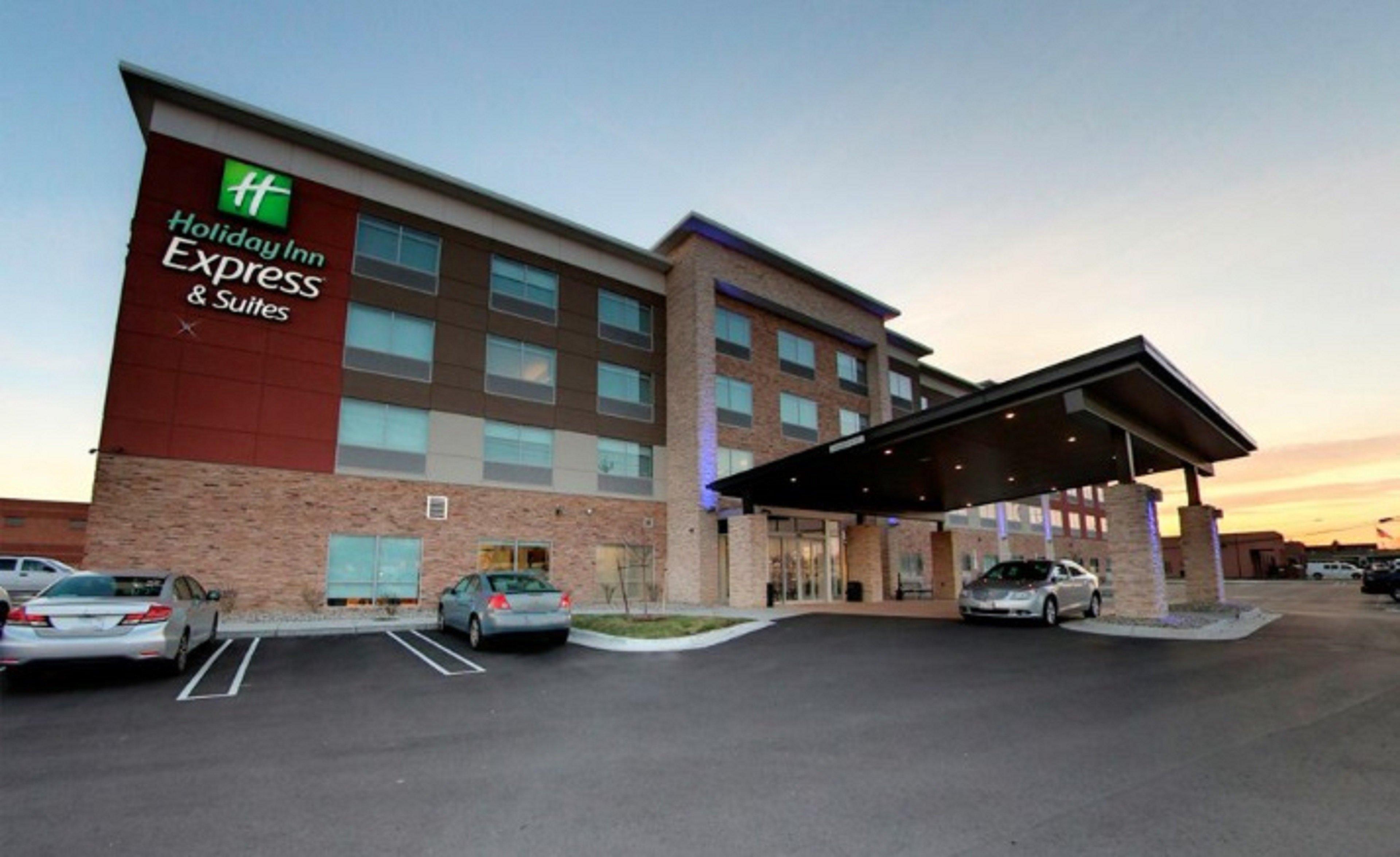 Holiday Inn Express & Suites - Detroit North - Roseville By Ihg Ngoại thất bức ảnh