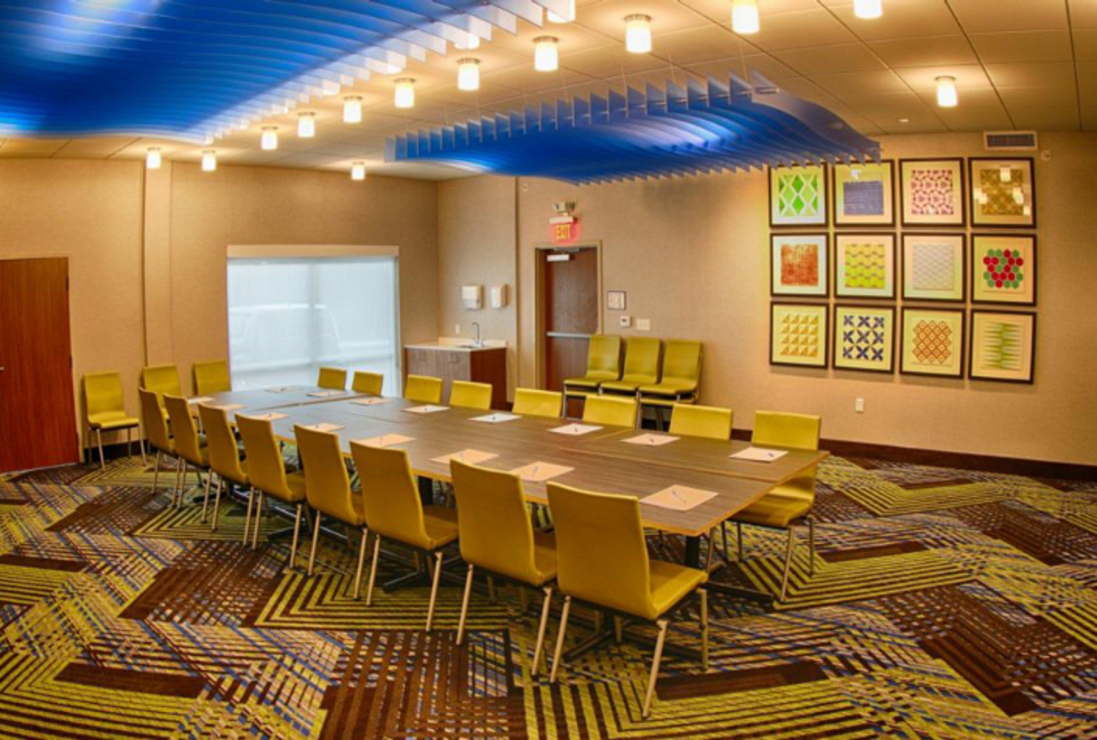Holiday Inn Express & Suites - Detroit North - Roseville By Ihg Ngoại thất bức ảnh