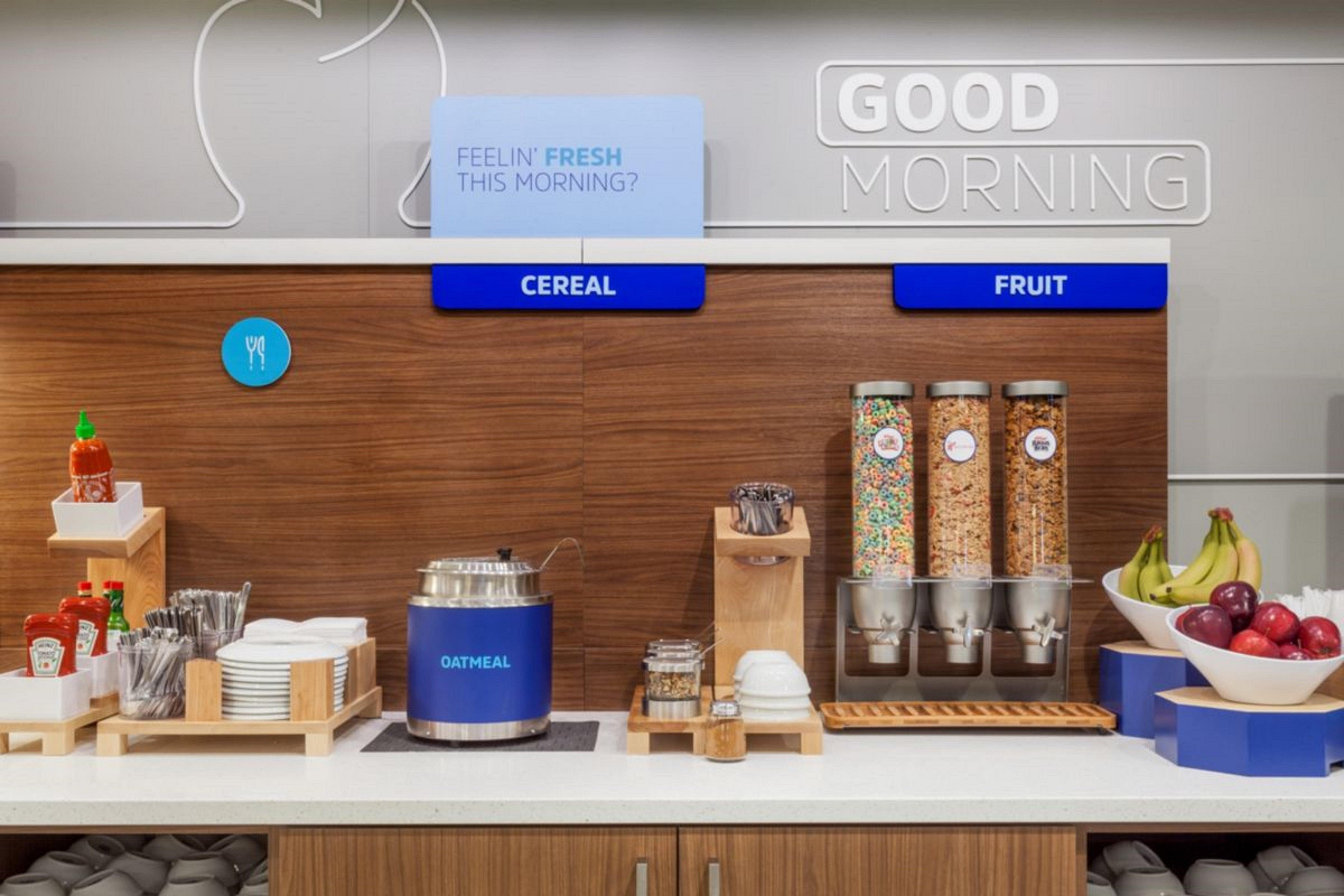 Holiday Inn Express & Suites - Detroit North - Roseville By Ihg Ngoại thất bức ảnh