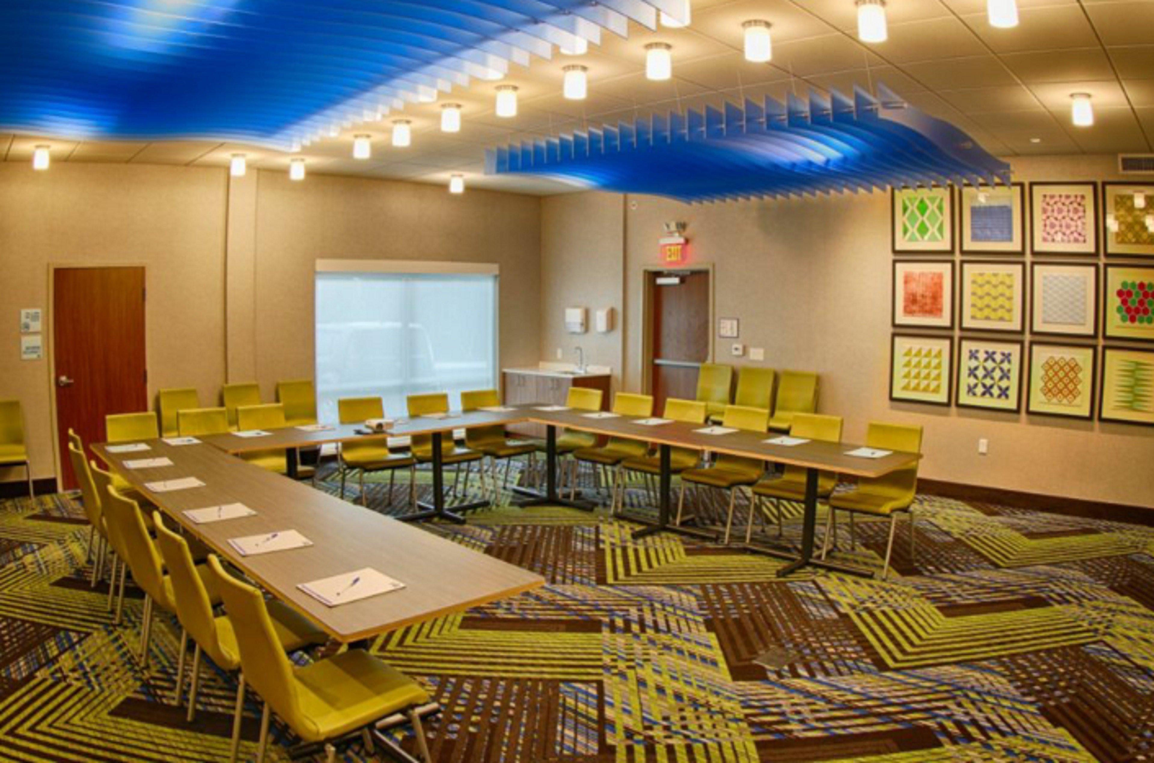 Holiday Inn Express & Suites - Detroit North - Roseville By Ihg Ngoại thất bức ảnh