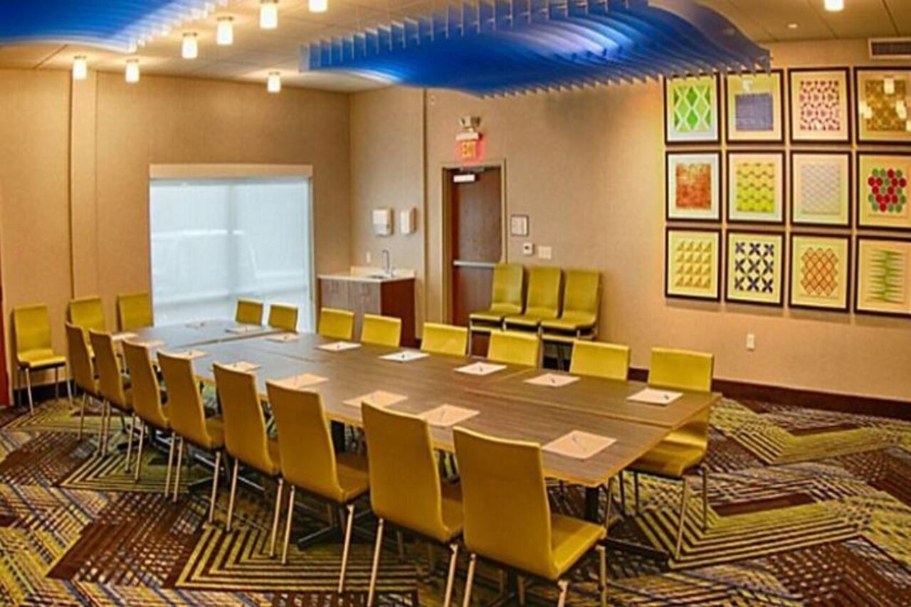 Holiday Inn Express & Suites - Detroit North - Roseville By Ihg Ngoại thất bức ảnh