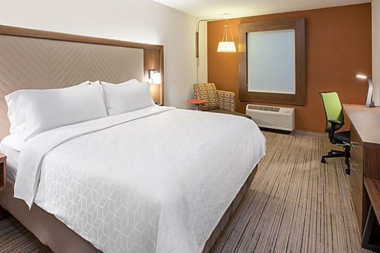 Holiday Inn Express & Suites - Detroit North - Roseville By Ihg Ngoại thất bức ảnh